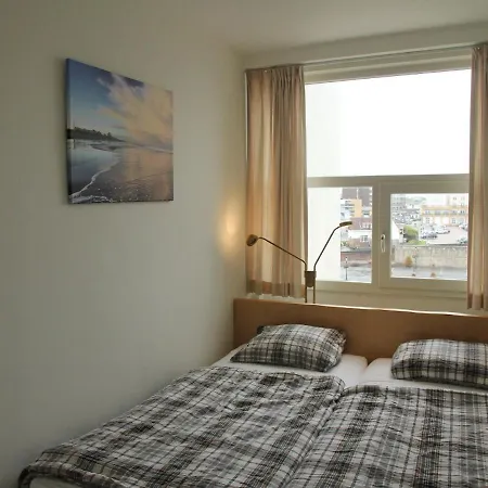 Hotel Cosy In Aan Zee With Balcony